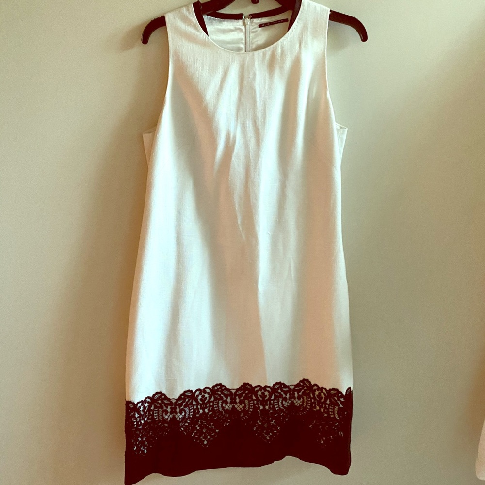 Elie Tahari White and Black Linen Shift Dress